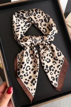 Elegantiška leopardinio rašto skarelė